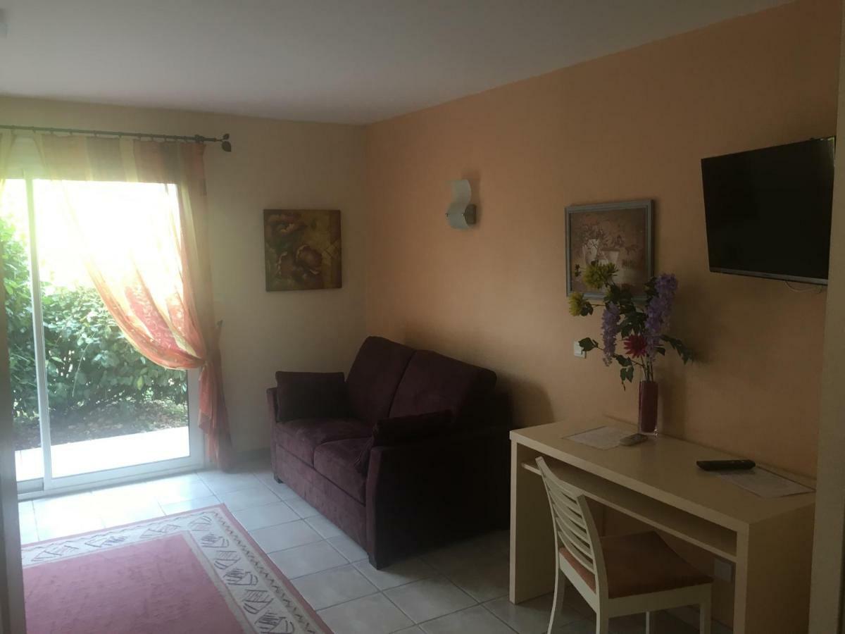 Chambres D'Hotes La Coloniale Varetz Εξωτερικό φωτογραφία