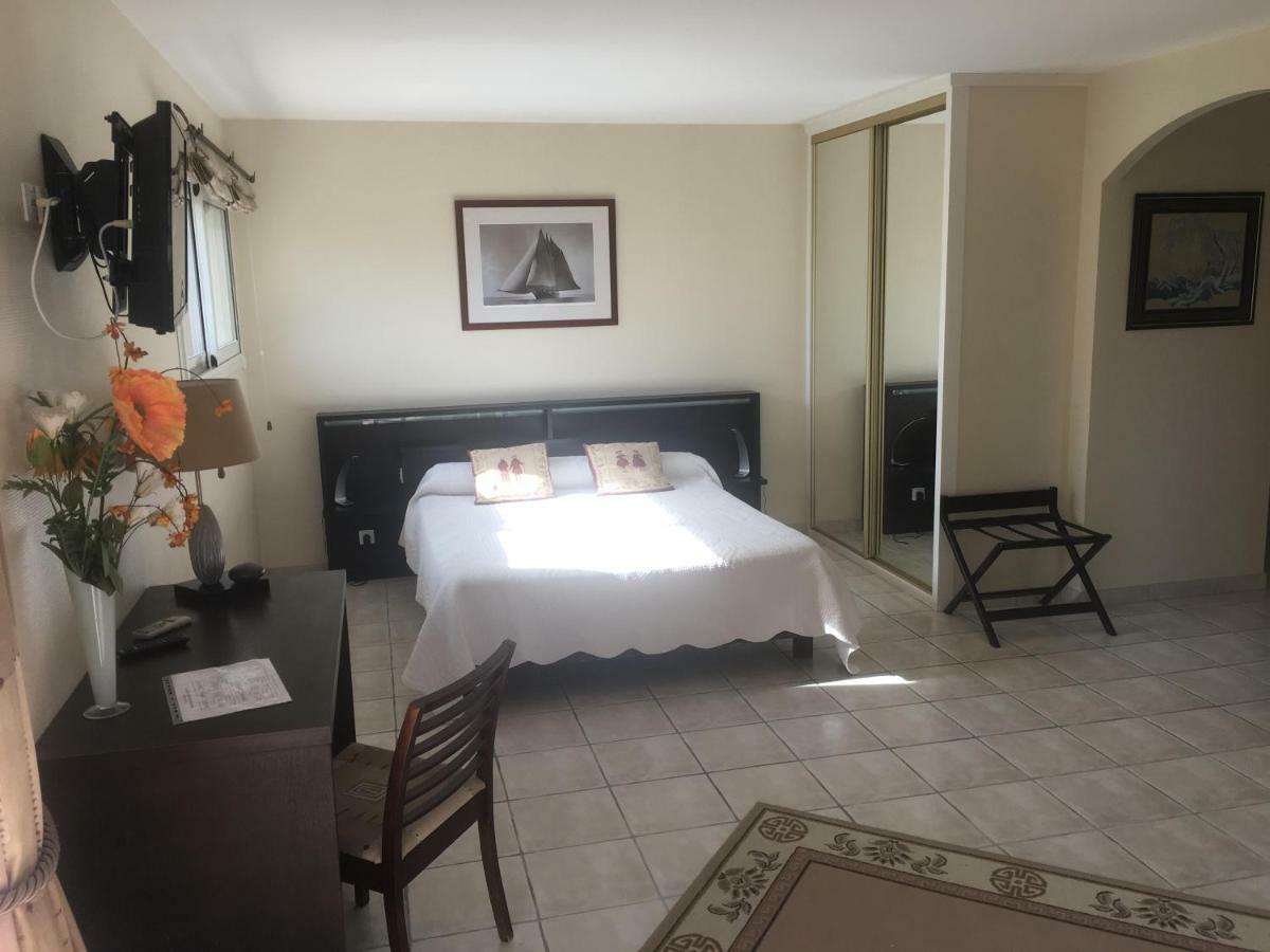 Chambres D'Hotes La Coloniale Varetz Εξωτερικό φωτογραφία