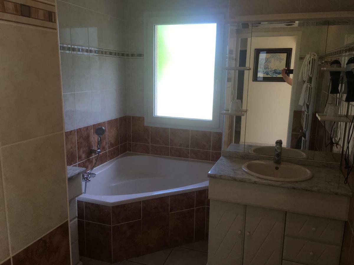 Chambres D'Hotes La Coloniale Varetz Εξωτερικό φωτογραφία